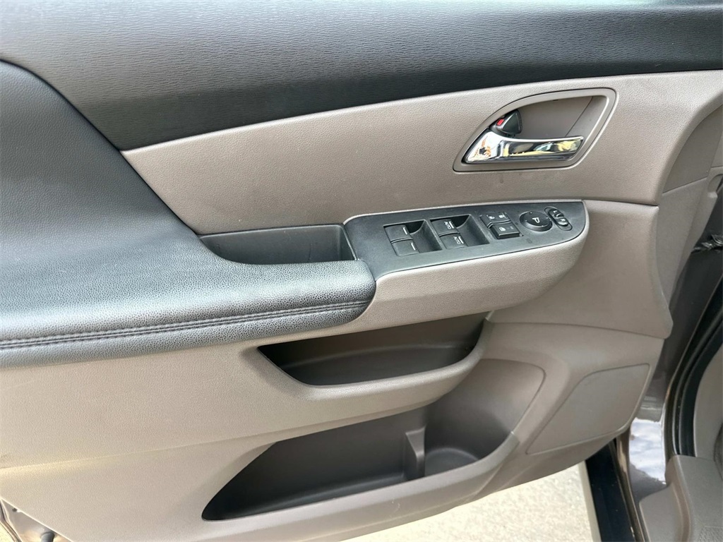 2016 Honda Odyssey SE photo 14