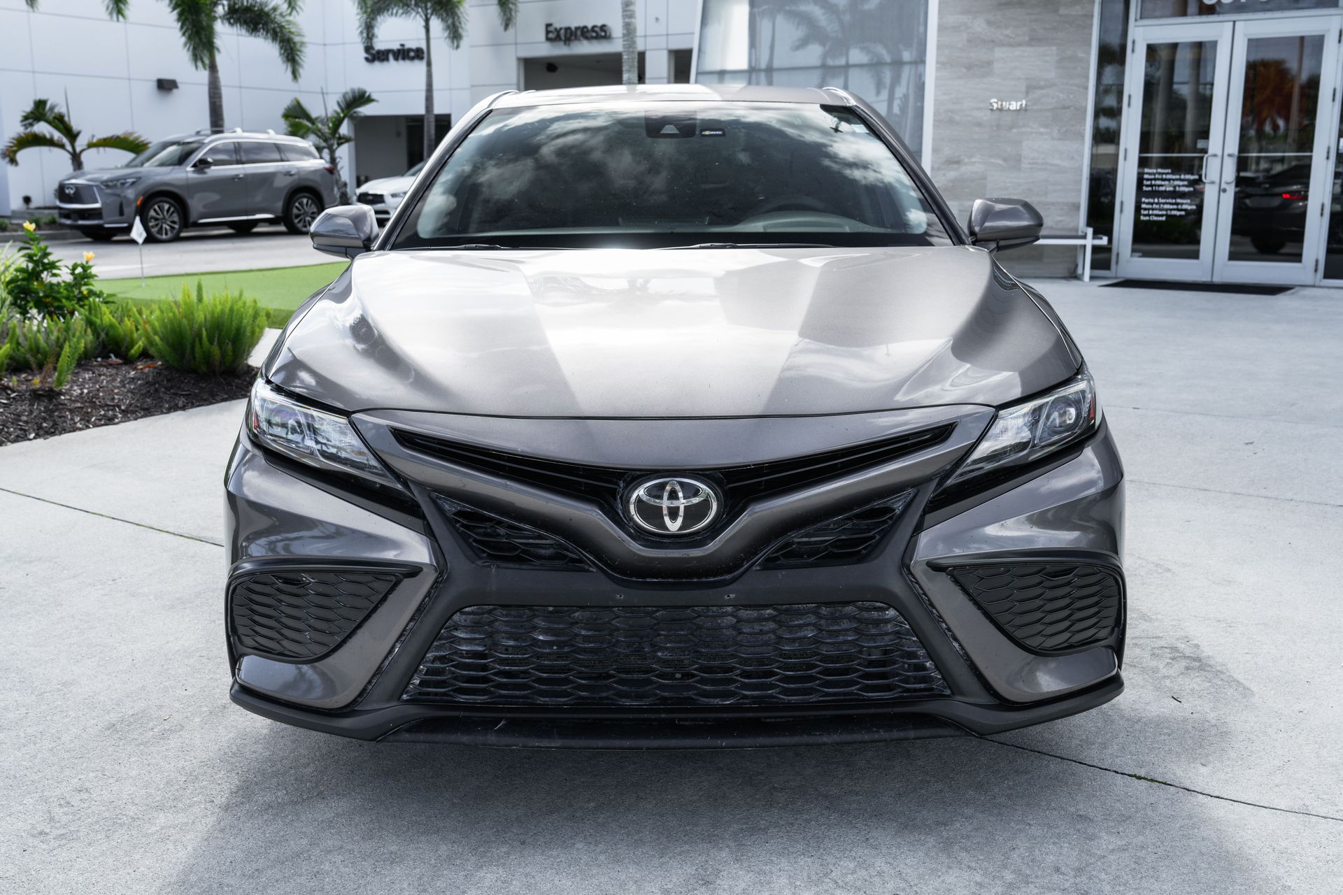 2021 Toyota Camry SE photo 3