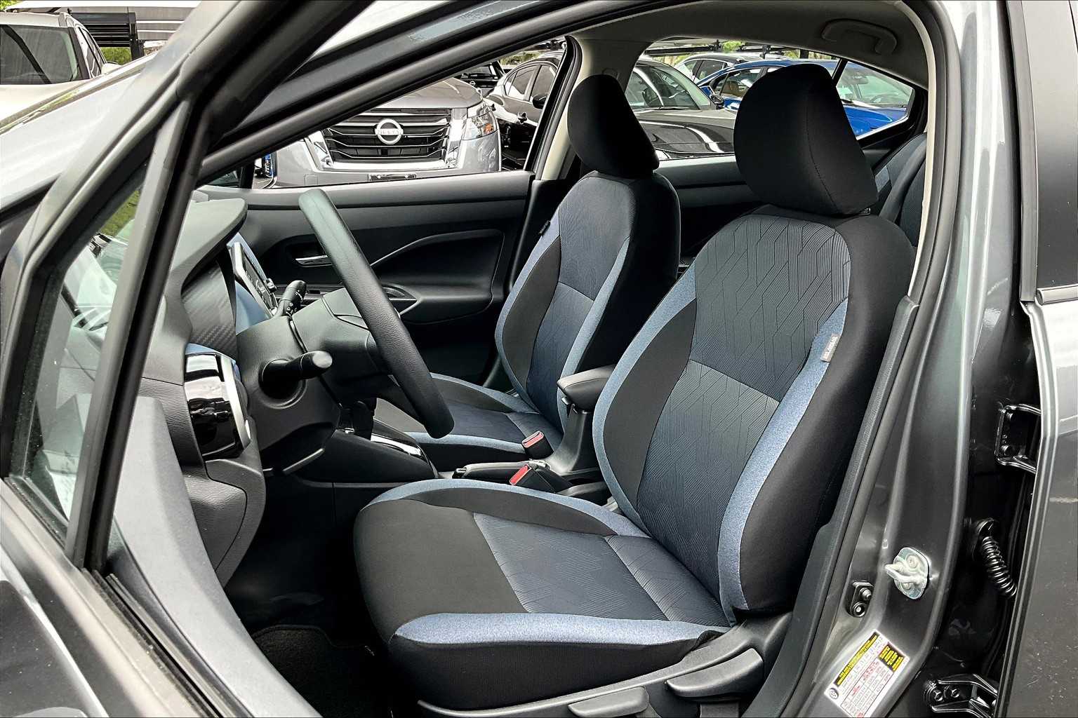 2025 Nissan Versa SV photo 9