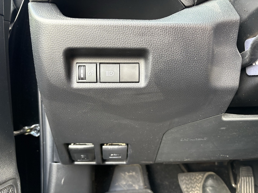 2022 Toyota RAV4 LE photo 8