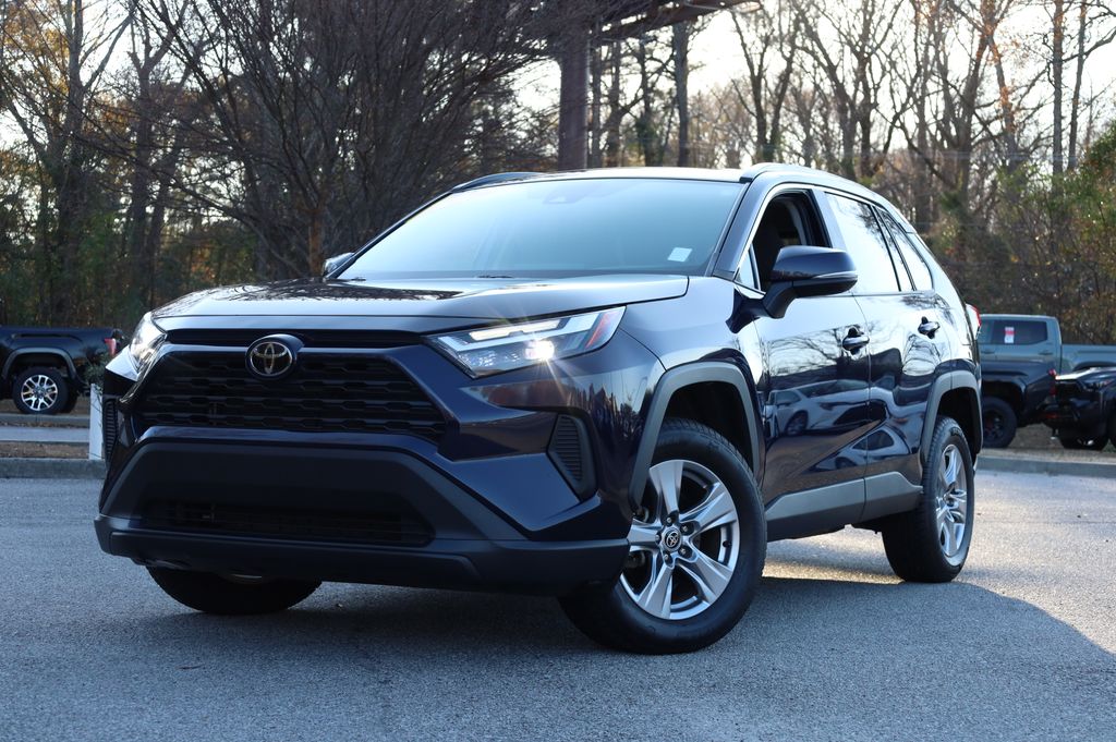 2022 Toyota RAV4 XLE's photo