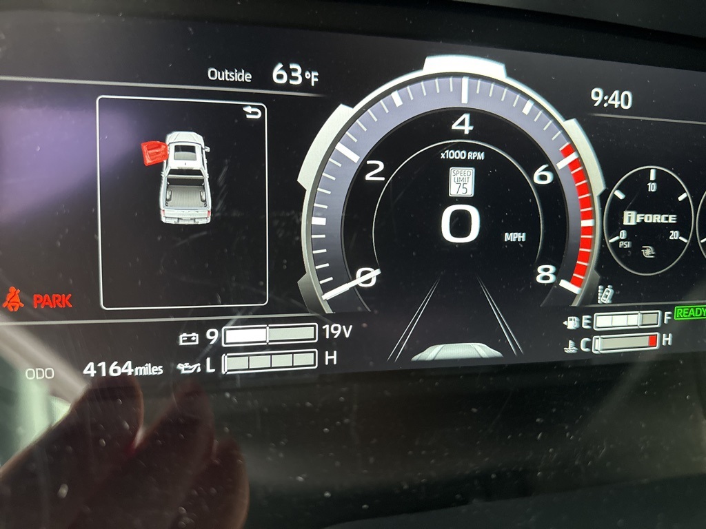 2025 Toyota Tundra Platinum photo 4
