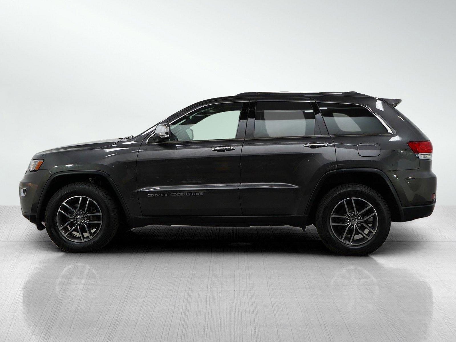 Used 2018 Jeep Grand Cherokee Limited with VIN 1C4RJFBG0JC180517 for sale in Burnsville, Minnesota