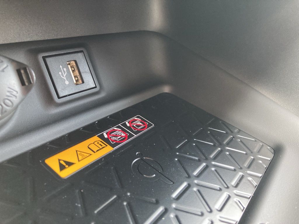2025 Toyota RAV4 XLE photo 19