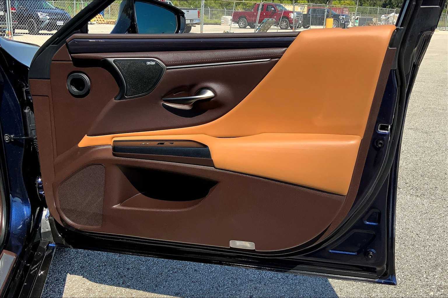 2020 Lexus ES 350 Ultra Luxury photo 21