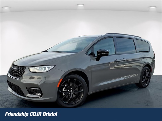 2025 Chrysler Pacifica Limited's photo