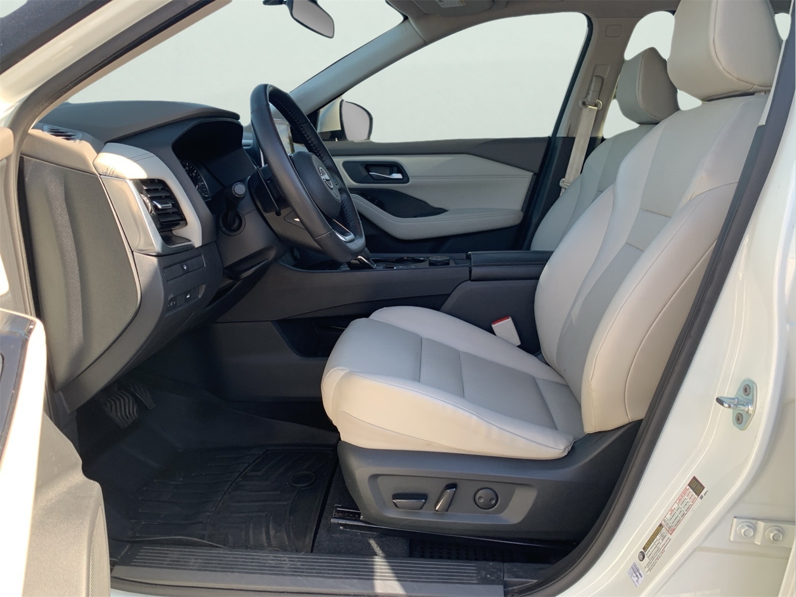 2023 Nissan Rogue SV photo 11