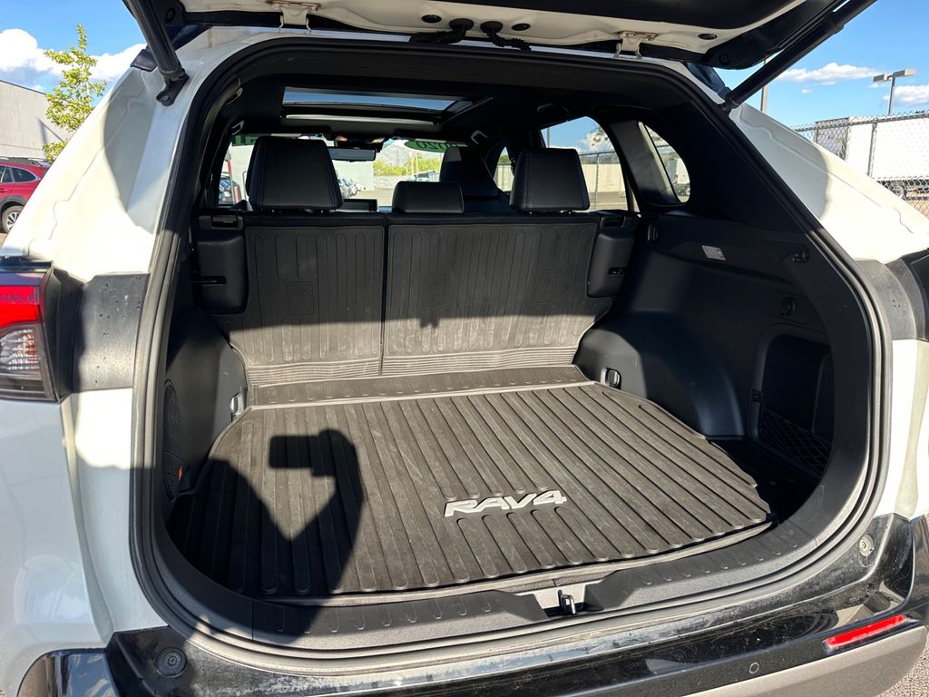 2020 Toyota RAV4 Hybrid XSE photo 27