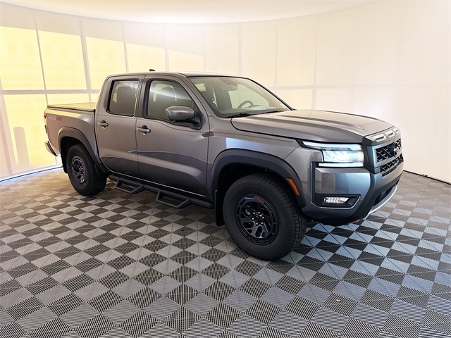 2026 Nissan Frontier PRO-4X's photo