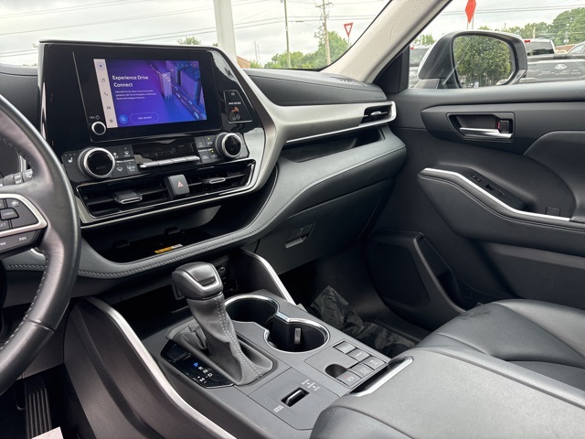2024 Toyota Highlander LE photo 16