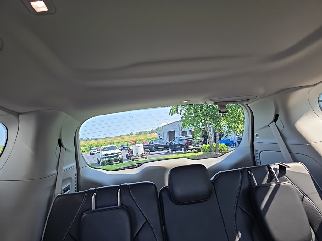 2022 Chrysler Pacifica Limited photo 21