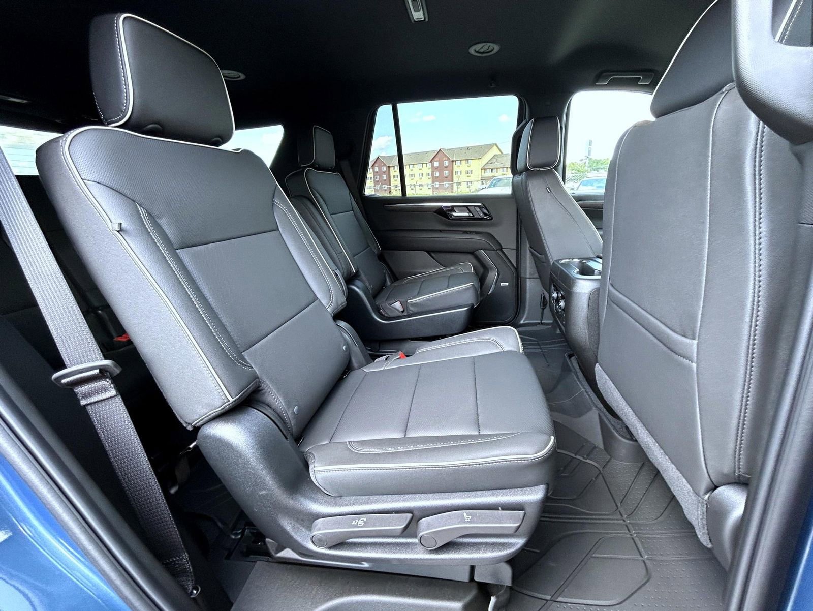 2025 Chevrolet Tahoe Premier photo 11