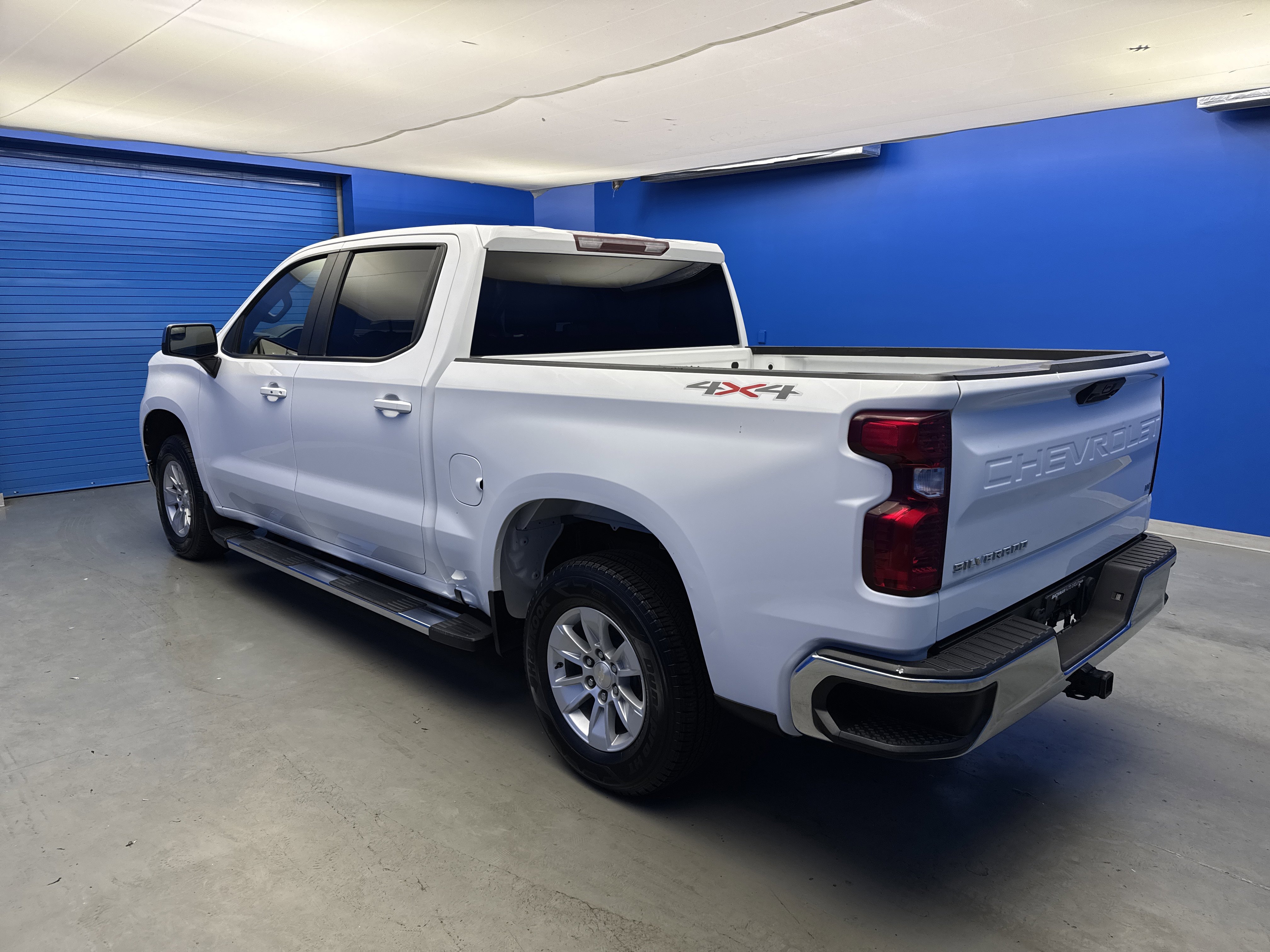 2023 Chevrolet Silverado 1500 LT photo 3