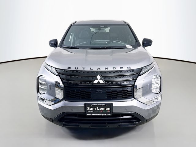 2023 Mitsubishi Outlander Black Edition photo 2