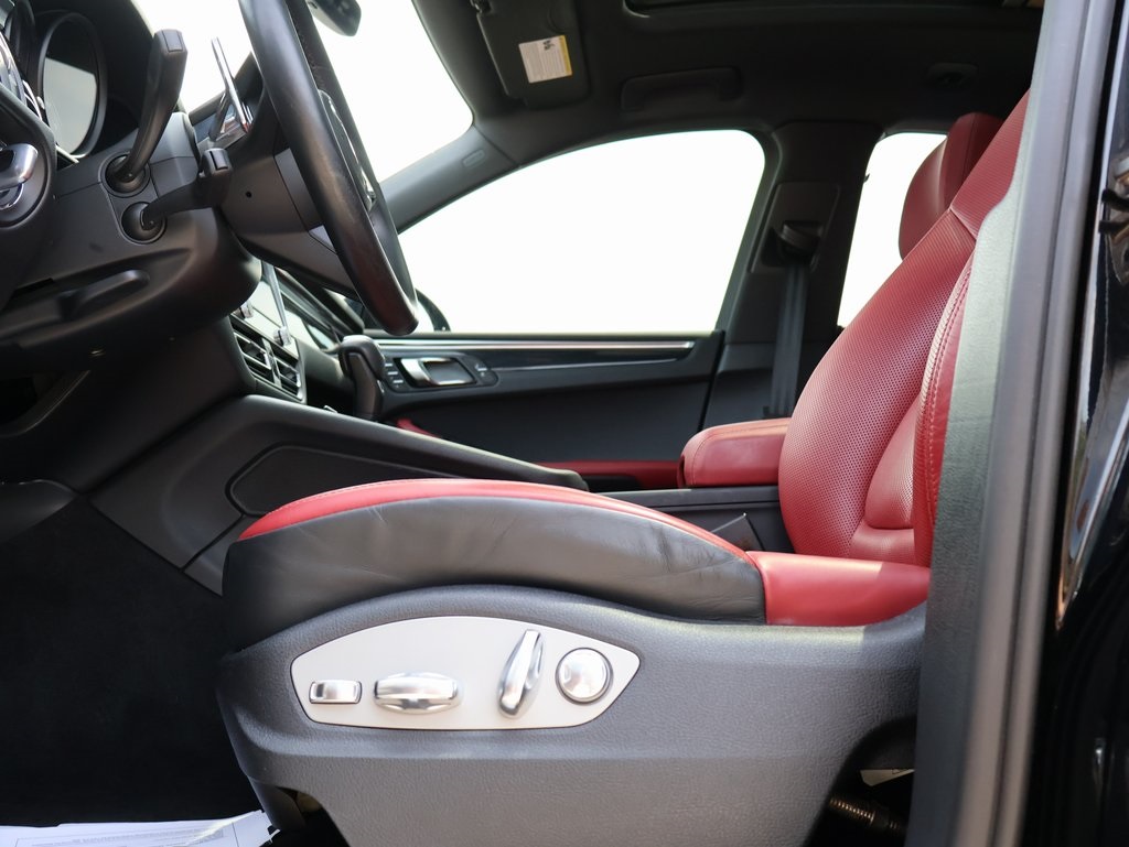 2024 Porsche Macan S photo 24