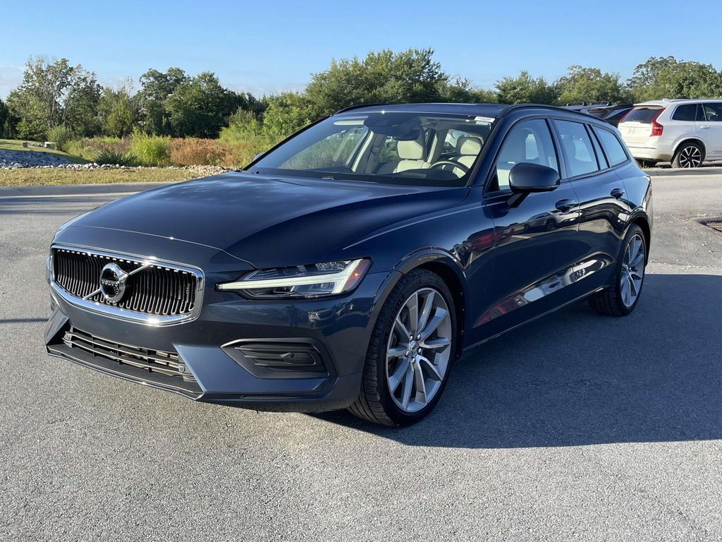 2020 Volvo V60 T5 Momentum photo 21