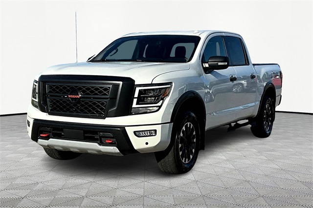 2021 Nissan Titan PRO-4X photo 3