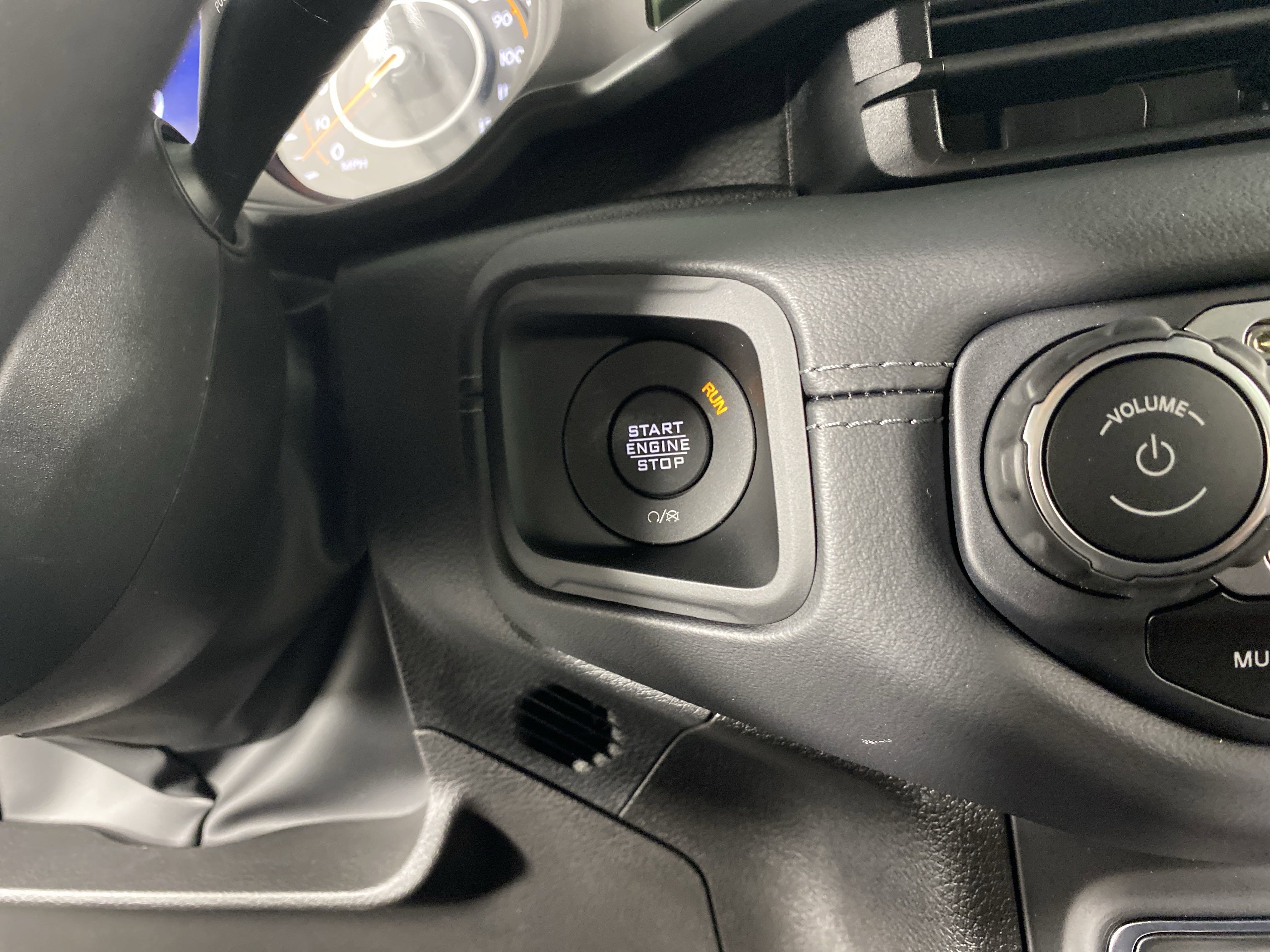 2025 Jeep Wrangler Sahara photo 5