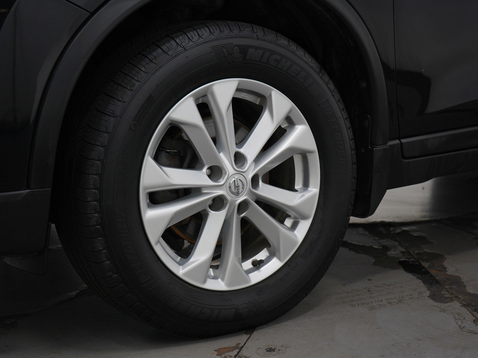 2016 Nissan Rogue SV photo 25