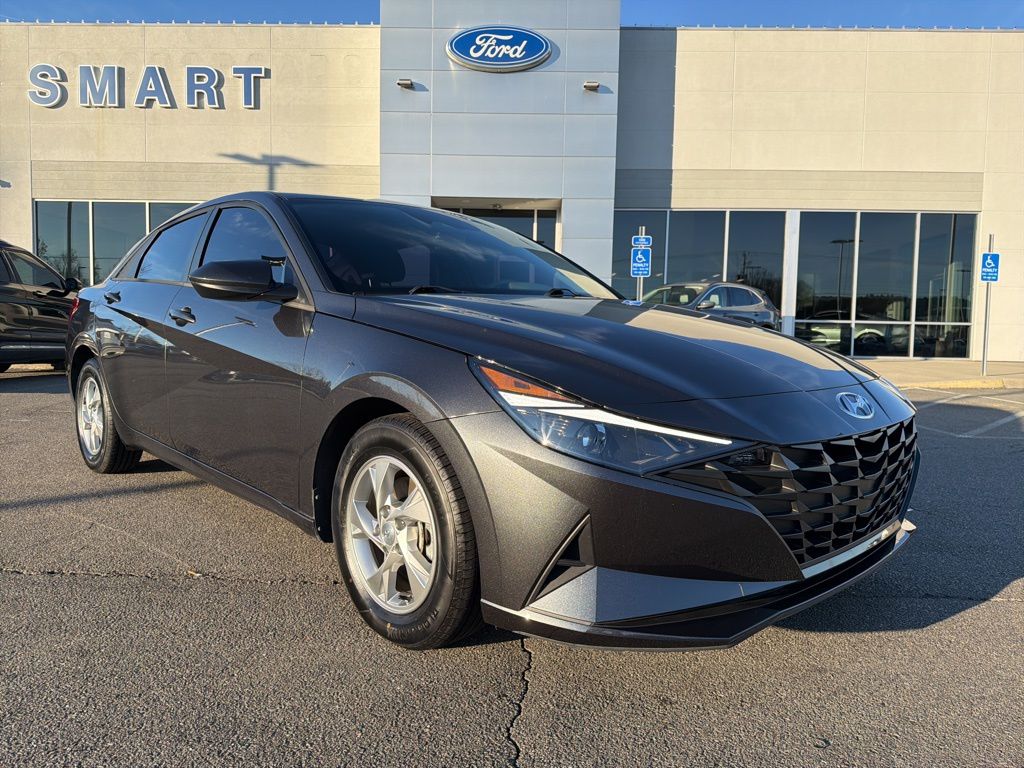 2021 Hyundai Elantra SE's photo