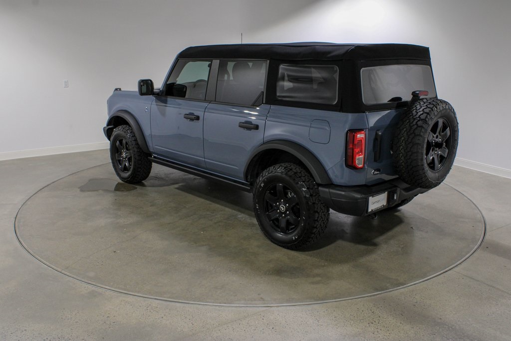 2024 Ford Bronco Black Diamond photo 3