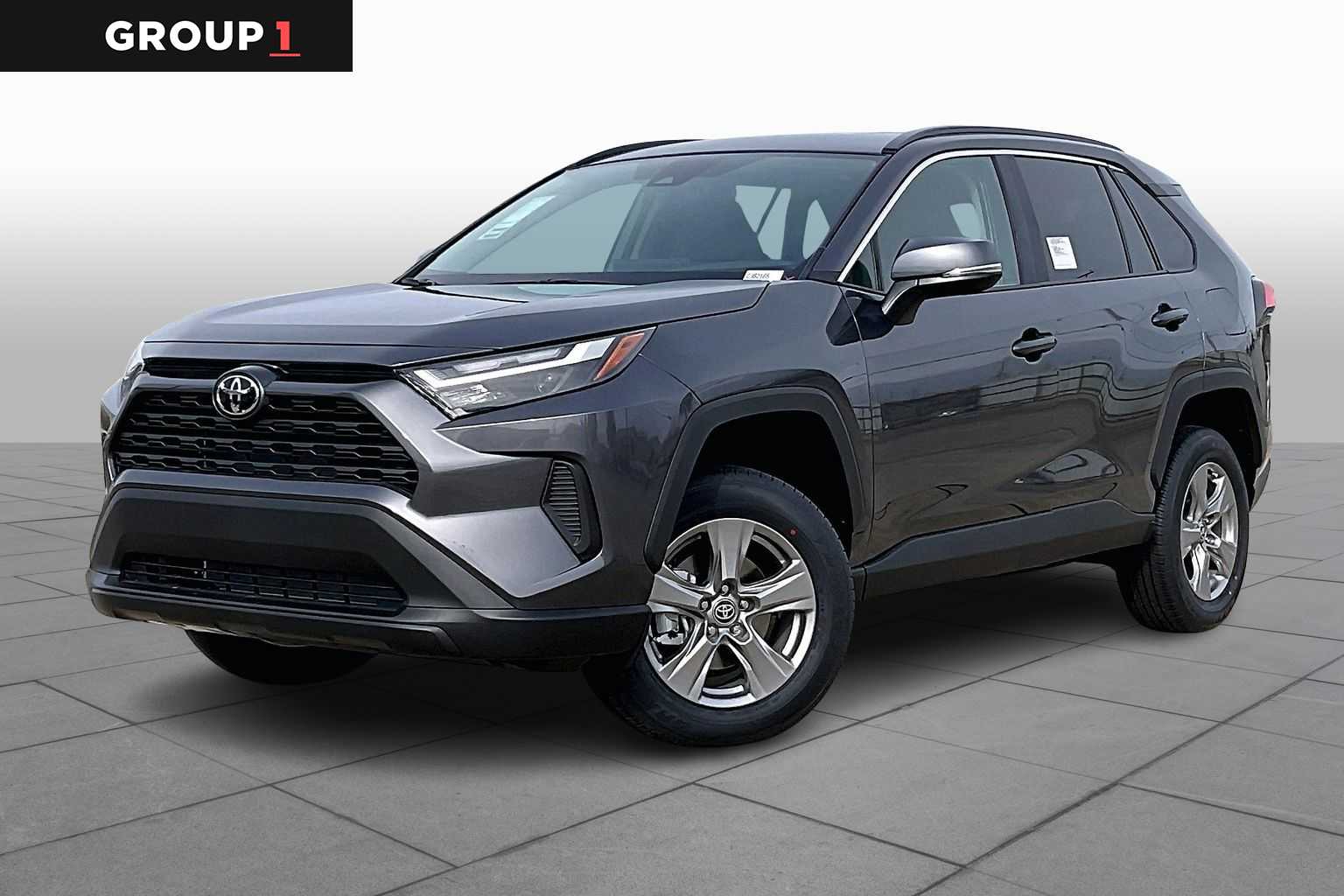 2025 Toyota RAV4 XLE's photo