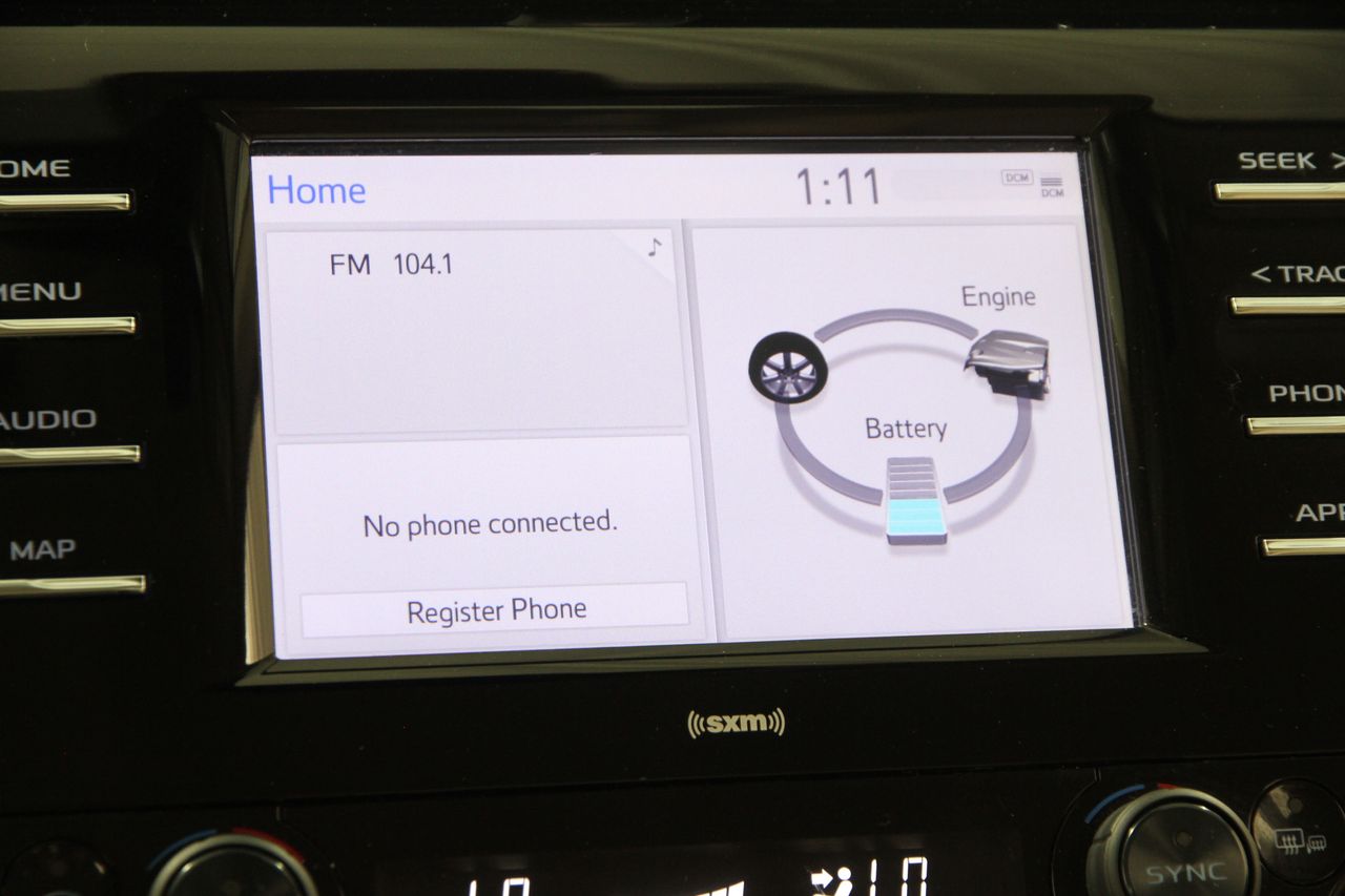 2020 Toyota Camry Hybrid LE photo 10