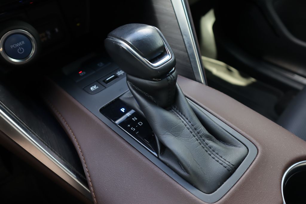 2021 Toyota Venza Limited photo 13