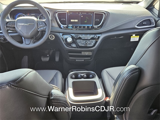 2026 Chrysler Pacifica photo 5