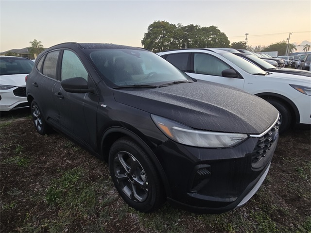 2025 Ford Escape ST-Line photo 2
