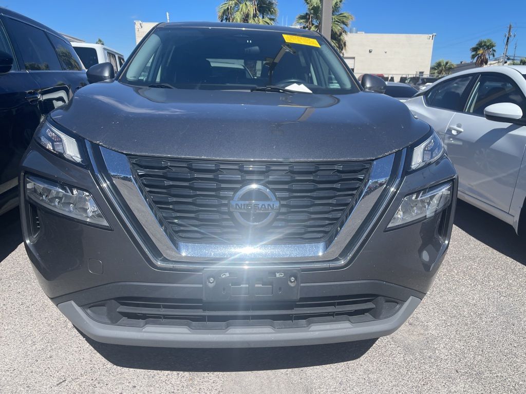 2021 Nissan Rogue SV photo 2
