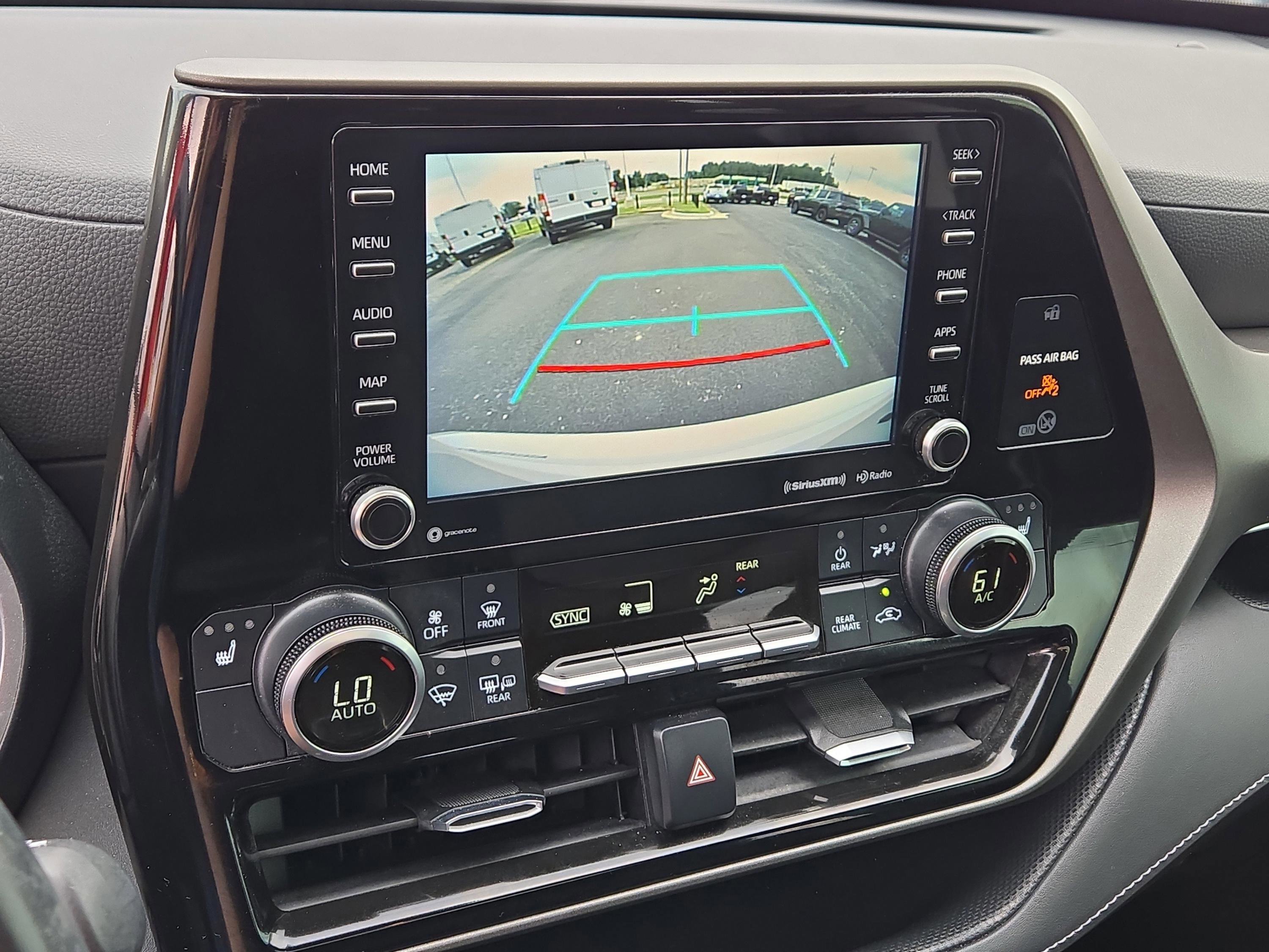 2021 Toyota Highlander XLE photo 25