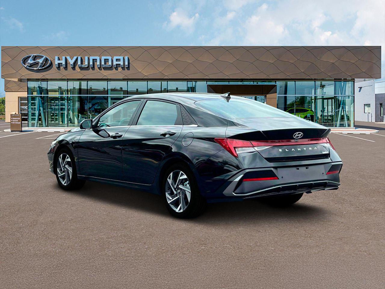 2025 Hyundai Elantra Limited photo 5