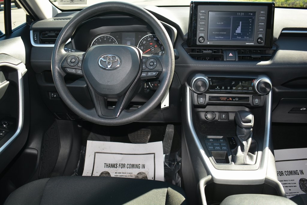 2022 Toyota RAV4 LE photo 3