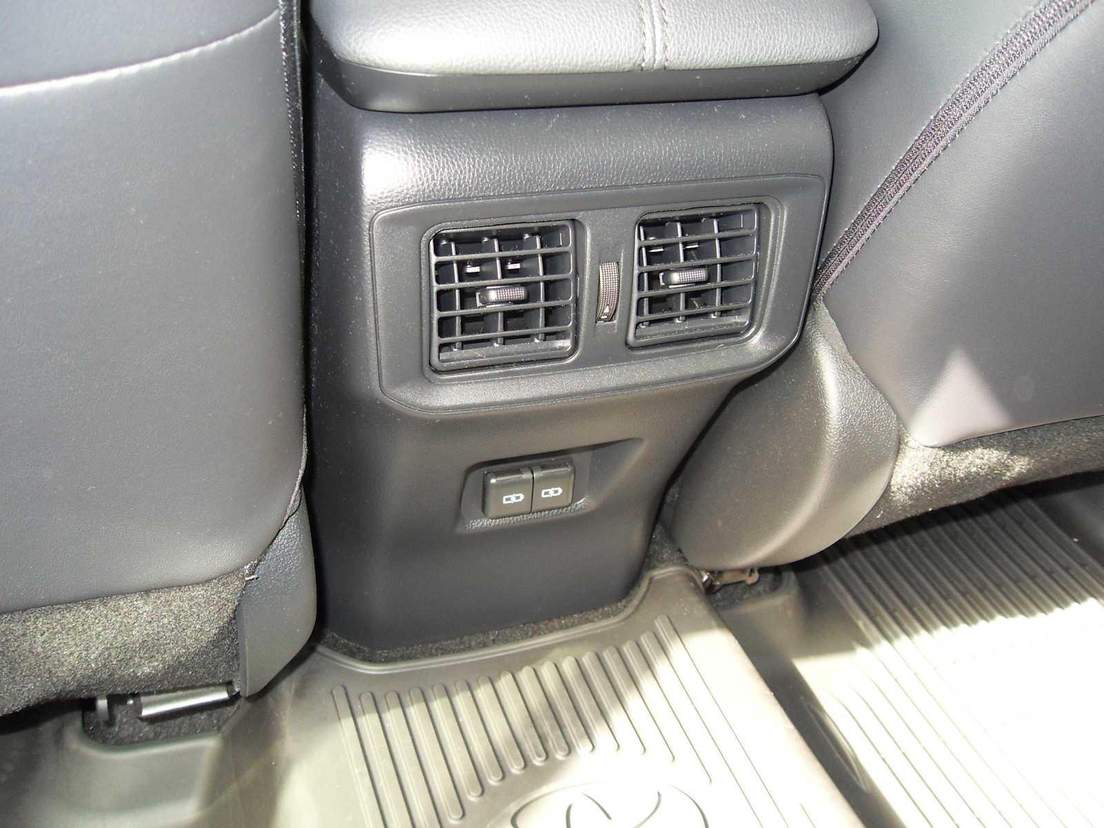 2024 Toyota RAV4 XLE Premium photo 23