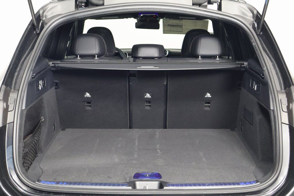 2026 Mercedes Benz GLC 300 photo 7