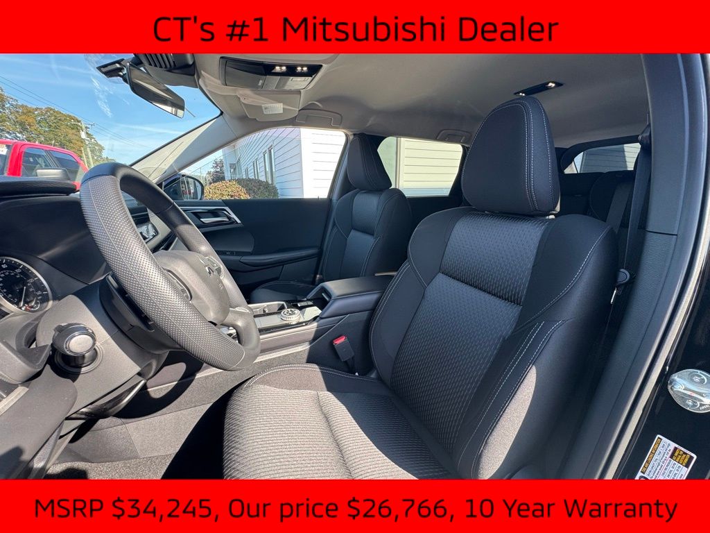 2025 Mitsubishi Outlander ES photo 6