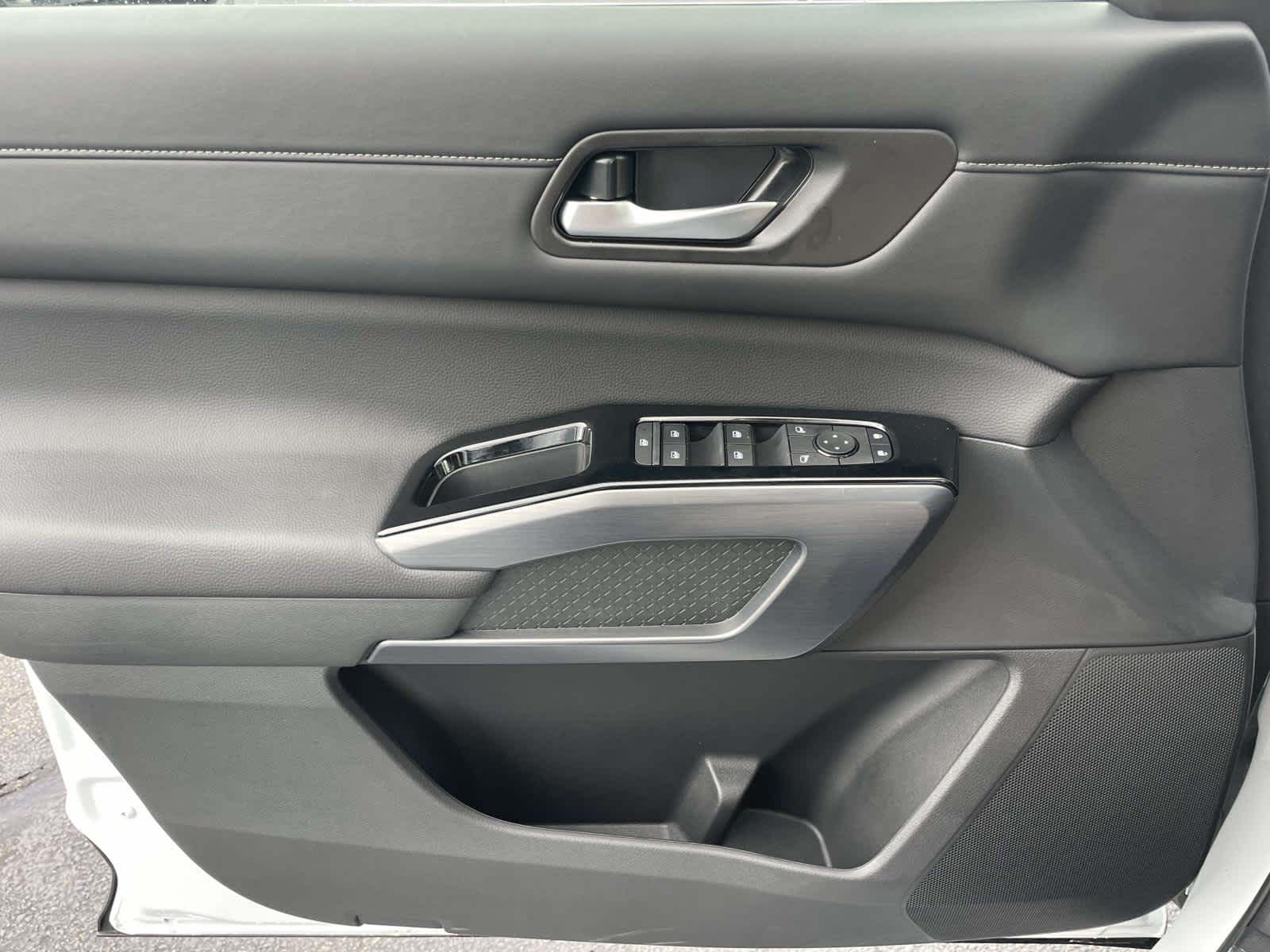 2025 Nissan Pathfinder SL photo 22