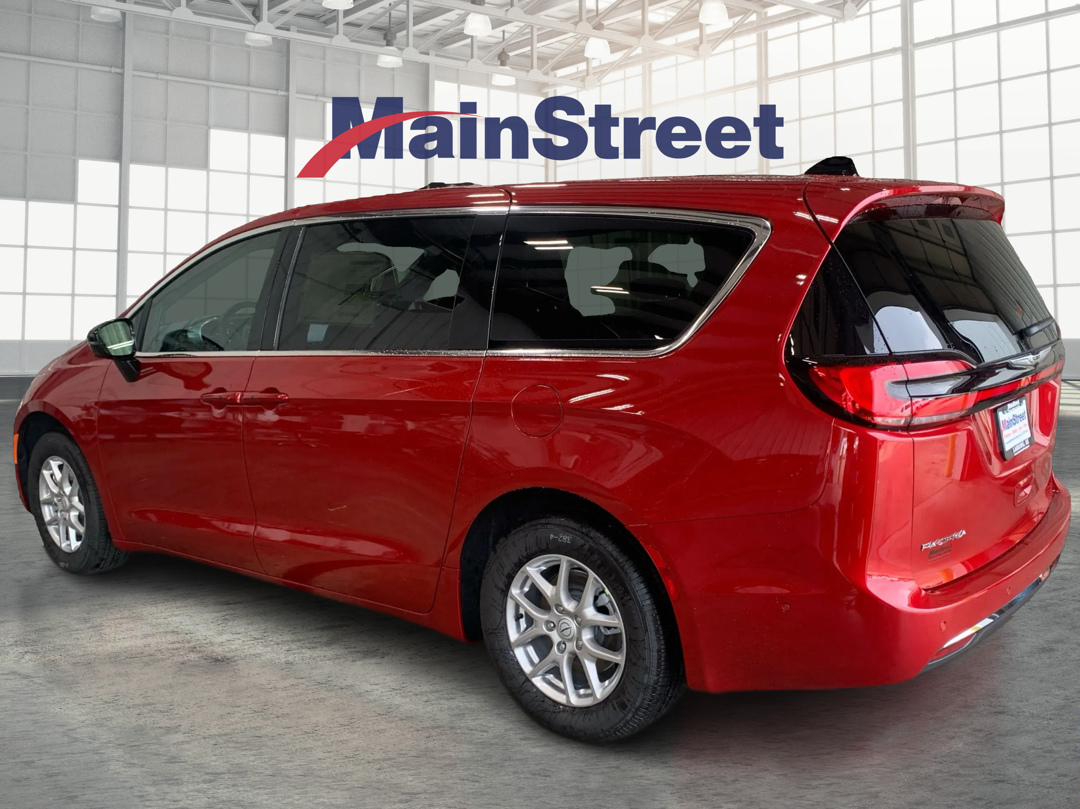 2025 Chrysler Pacifica photo 3