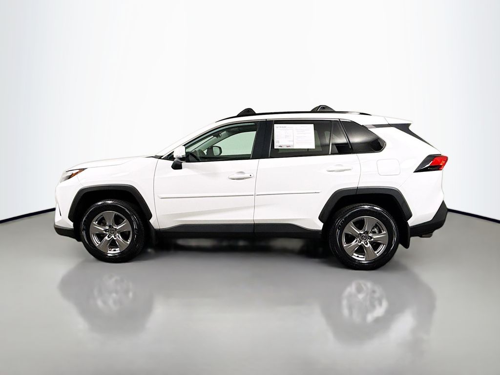 2022 Toyota RAV4 XLE photo 4