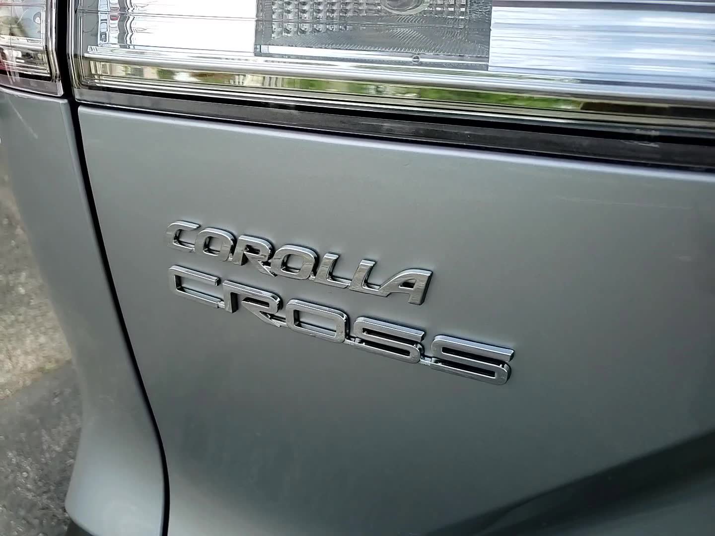 2025 Toyota Corolla Cross LE photo 5