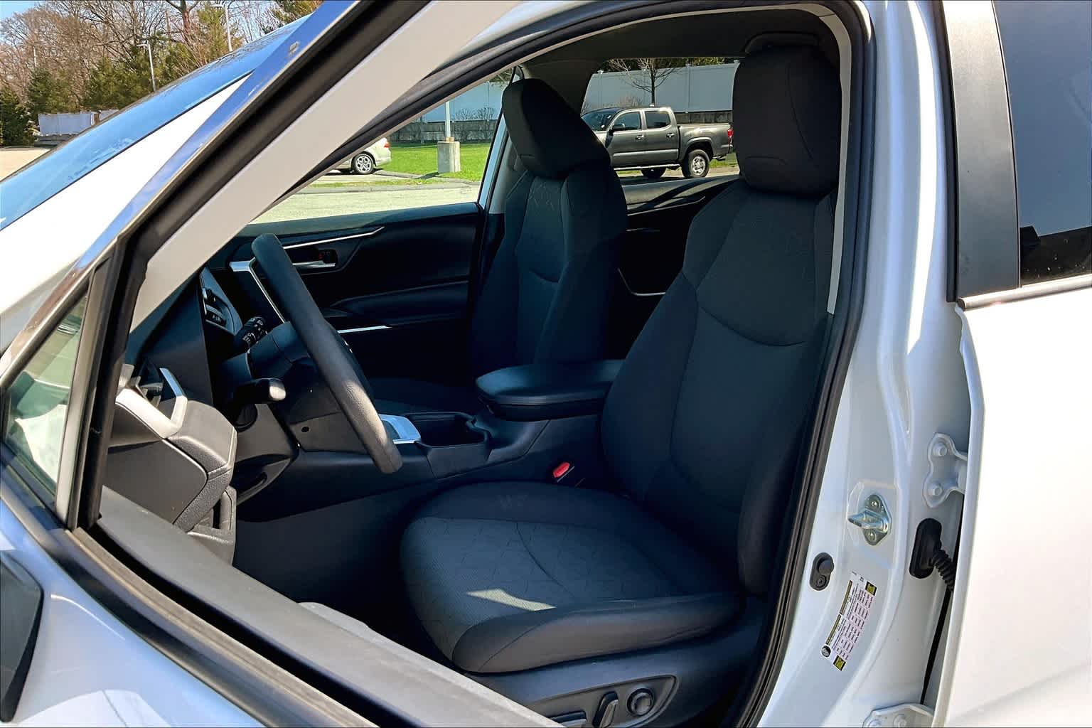 2023 Toyota RAV4 XLE photo 20