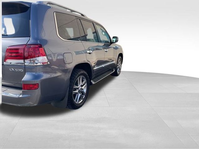 2015 Lexus LX 570 photo 2