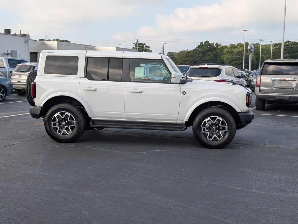 2025 Ford Bronco Outer Banks photo 3