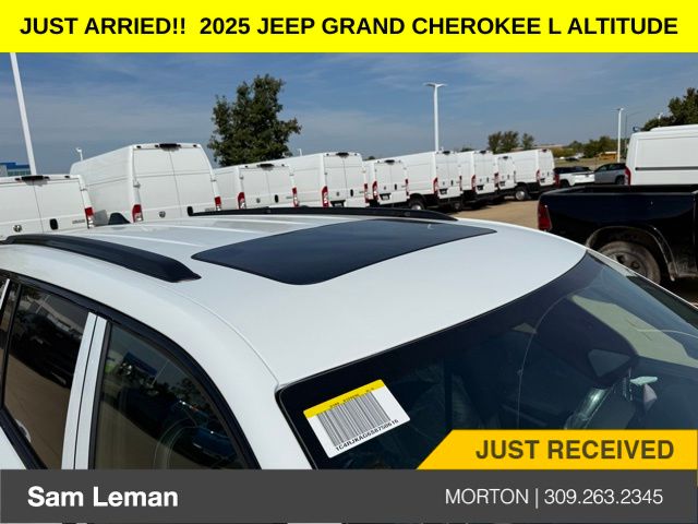 2025 Jeep Grand Cherokee Altitude X photo 3