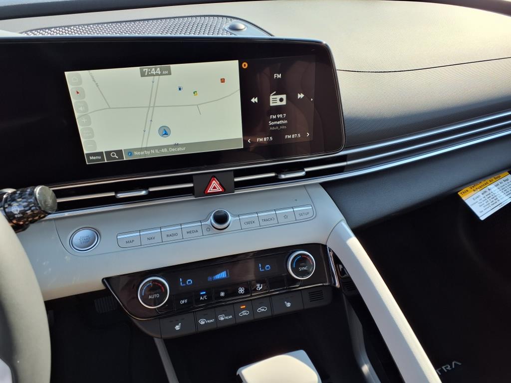 2025 Hyundai Elantra Limited photo 6
