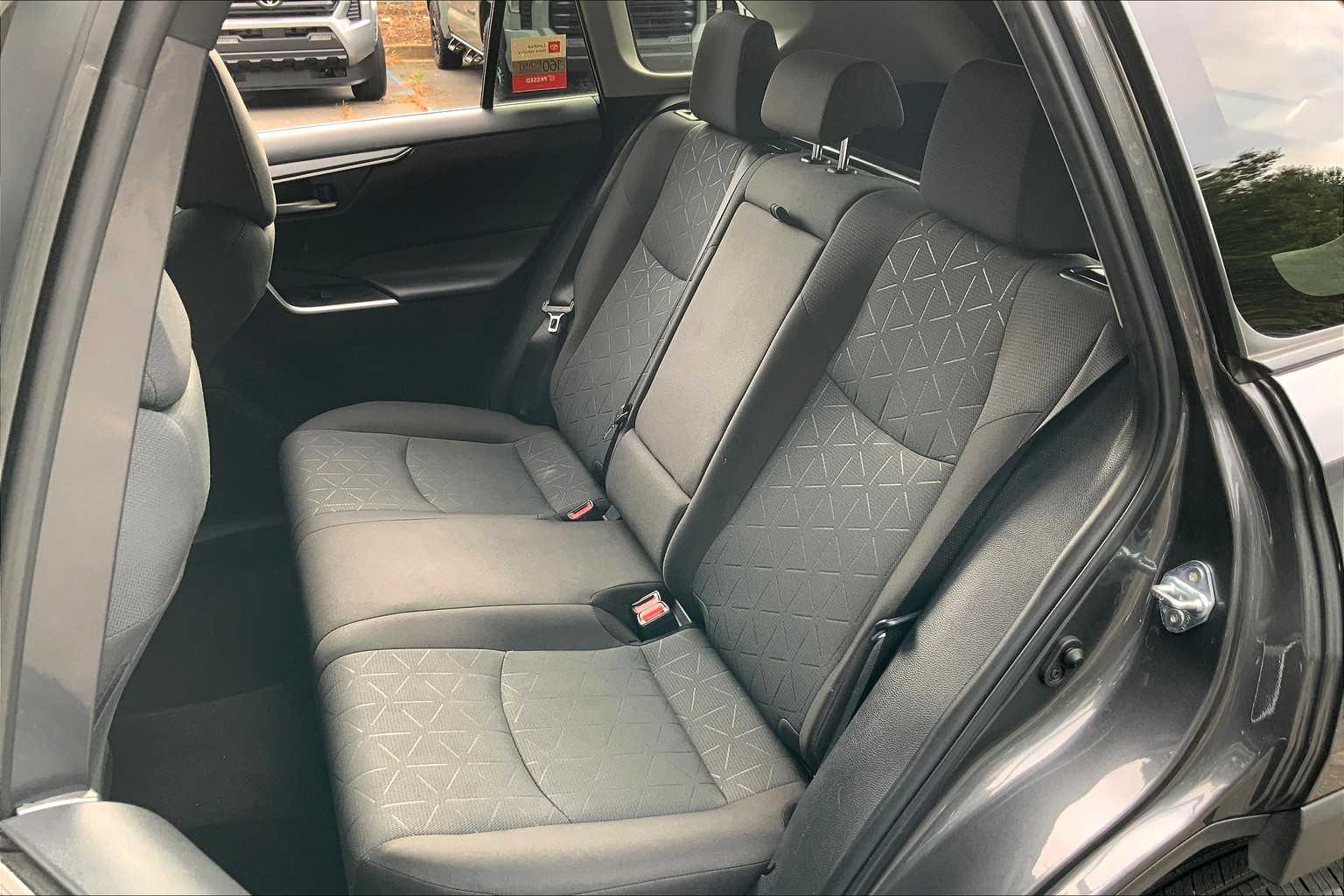 2023 Toyota RAV4 XLE photo 17