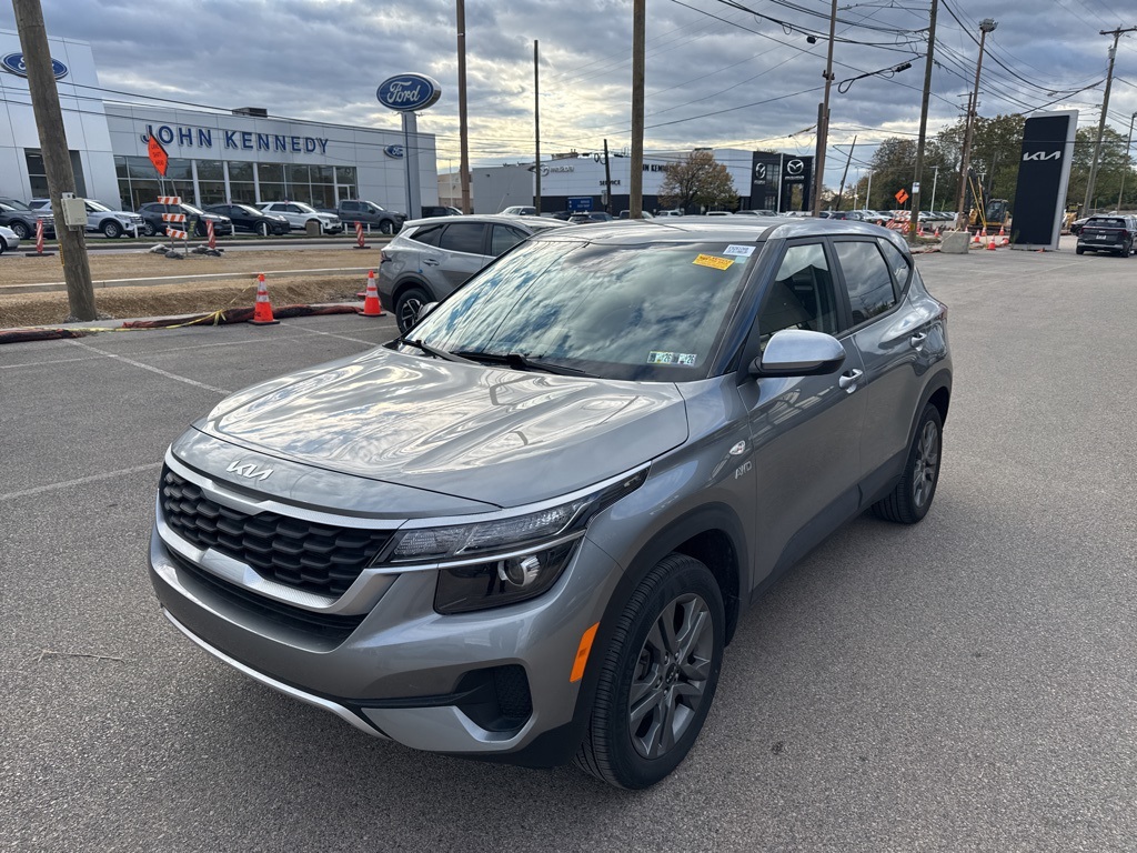 2023 Kia Seltos LX photo 2