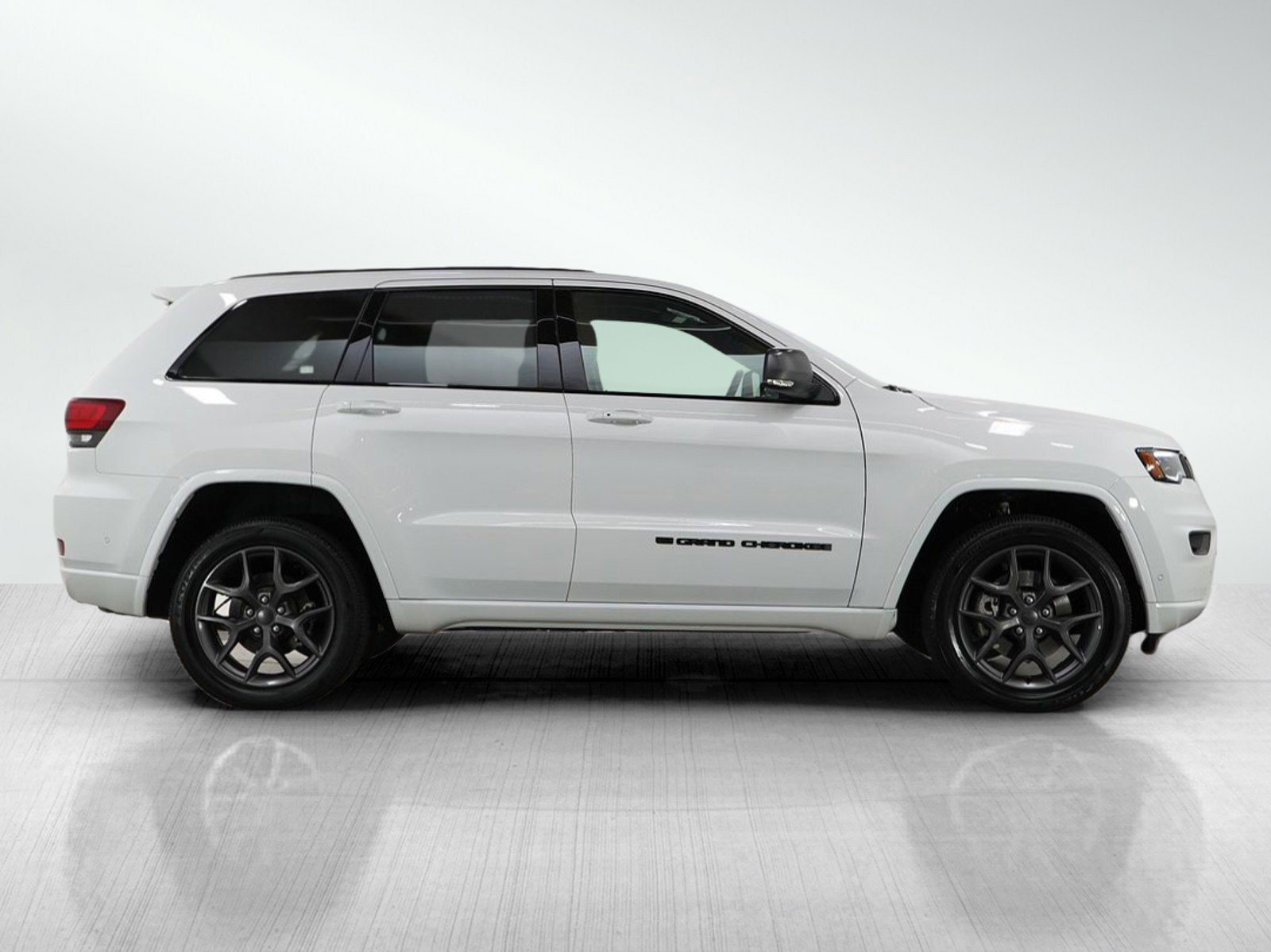 2021 Jeep Grand Cherokee Anniversary Edition photo 4