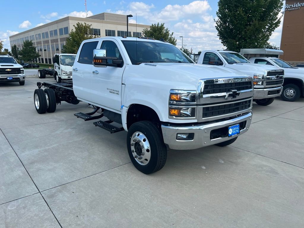 2023 Chevrolet Silverado 5500HD LT photo 6